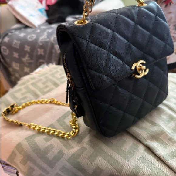 V I P,channel makeup/Cosmetics  vegan leather, quilted mini backpack - Picture 1 of 16